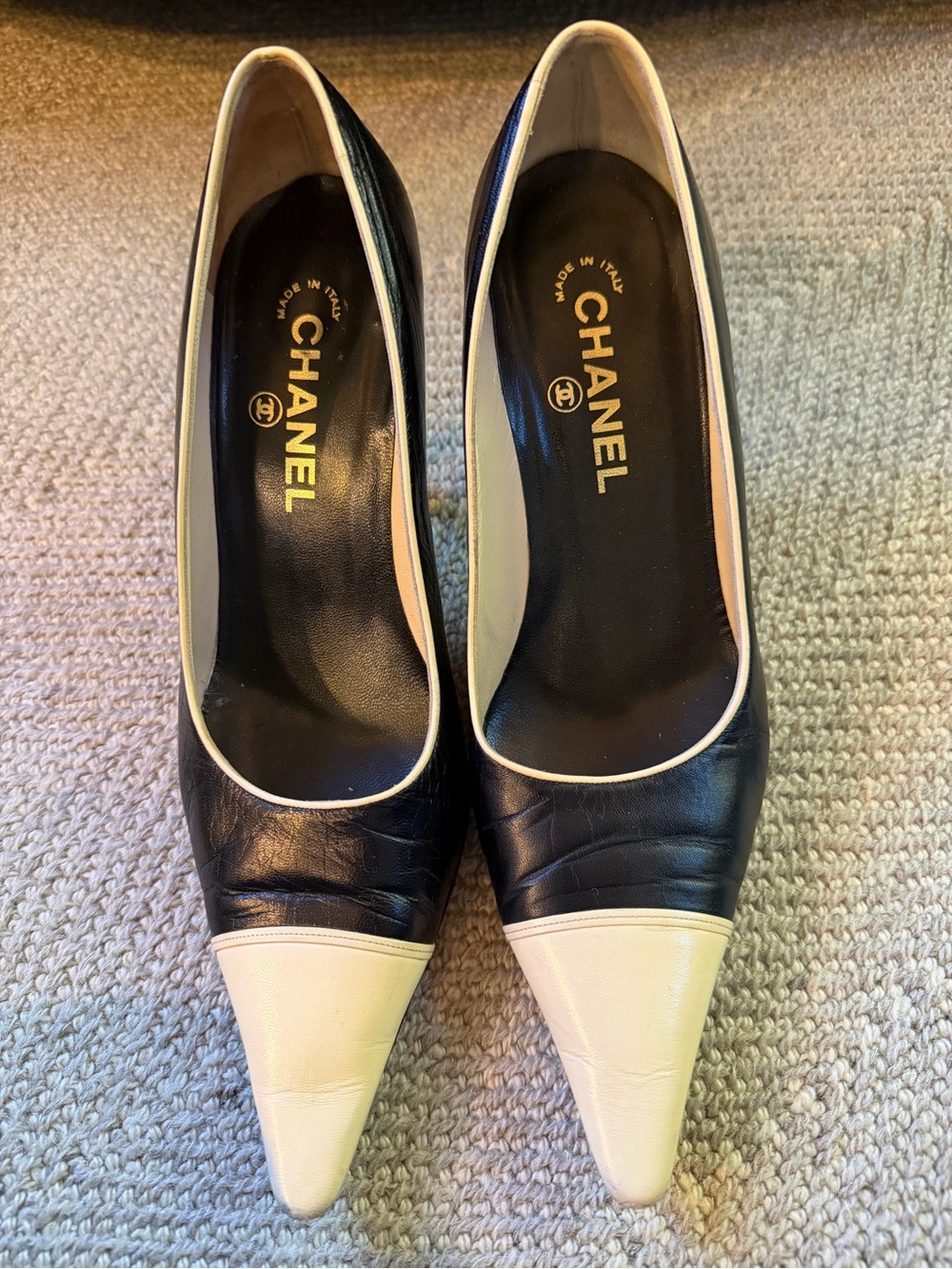 CHANEL Two-Tone Black & Ivory Leather Pointed Toe Pumps Heels Size 37.5 Italy
